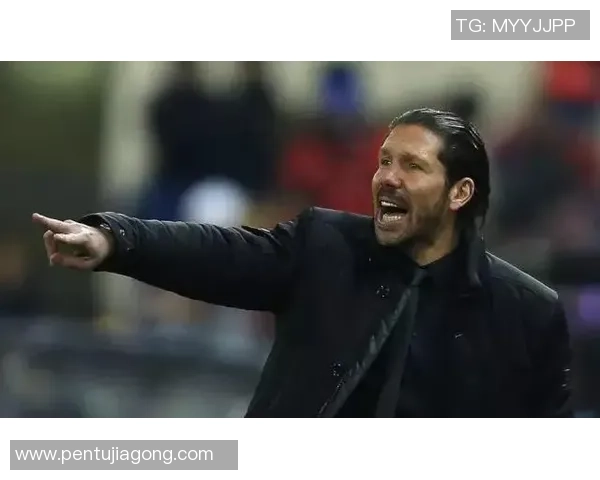 客厅小摆件足球明星的魅力与装饰效果提升家居品味的完美选择