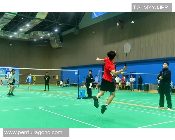 广州羽毛球队转型之路的挑战与机遇探索杯赛背后的故事与未来发展 广州羽毛球队转型之路的挑战与机遇探索杯赛背后的故事与未来发展