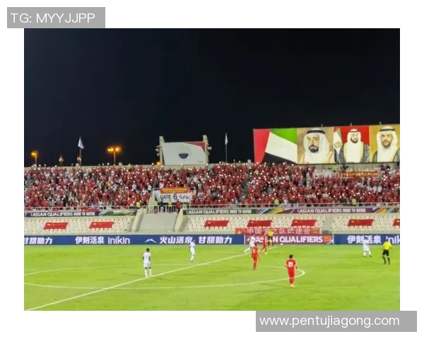 香港足球明星队乘坐大巴出征全新赛事展现团队风采与拼搏精神 香港足球明星队乘坐大巴出征全新赛事展现团队风采与拼搏精神